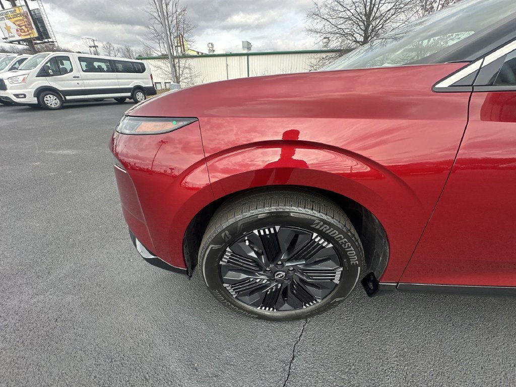 Used 2025 Red Nissan Platinum image 16