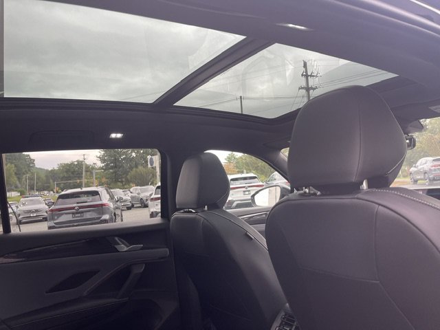 New 2026 Deep Black Pearl Volkswagen 2.0T SE R-Line Black image 7