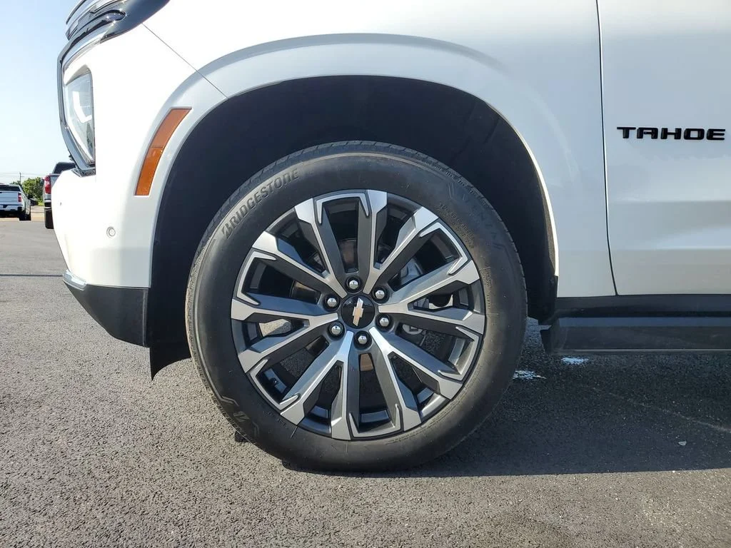 Certified Used 2025 Iridescent Pearl Tricoat Chevrolet High Country image 40