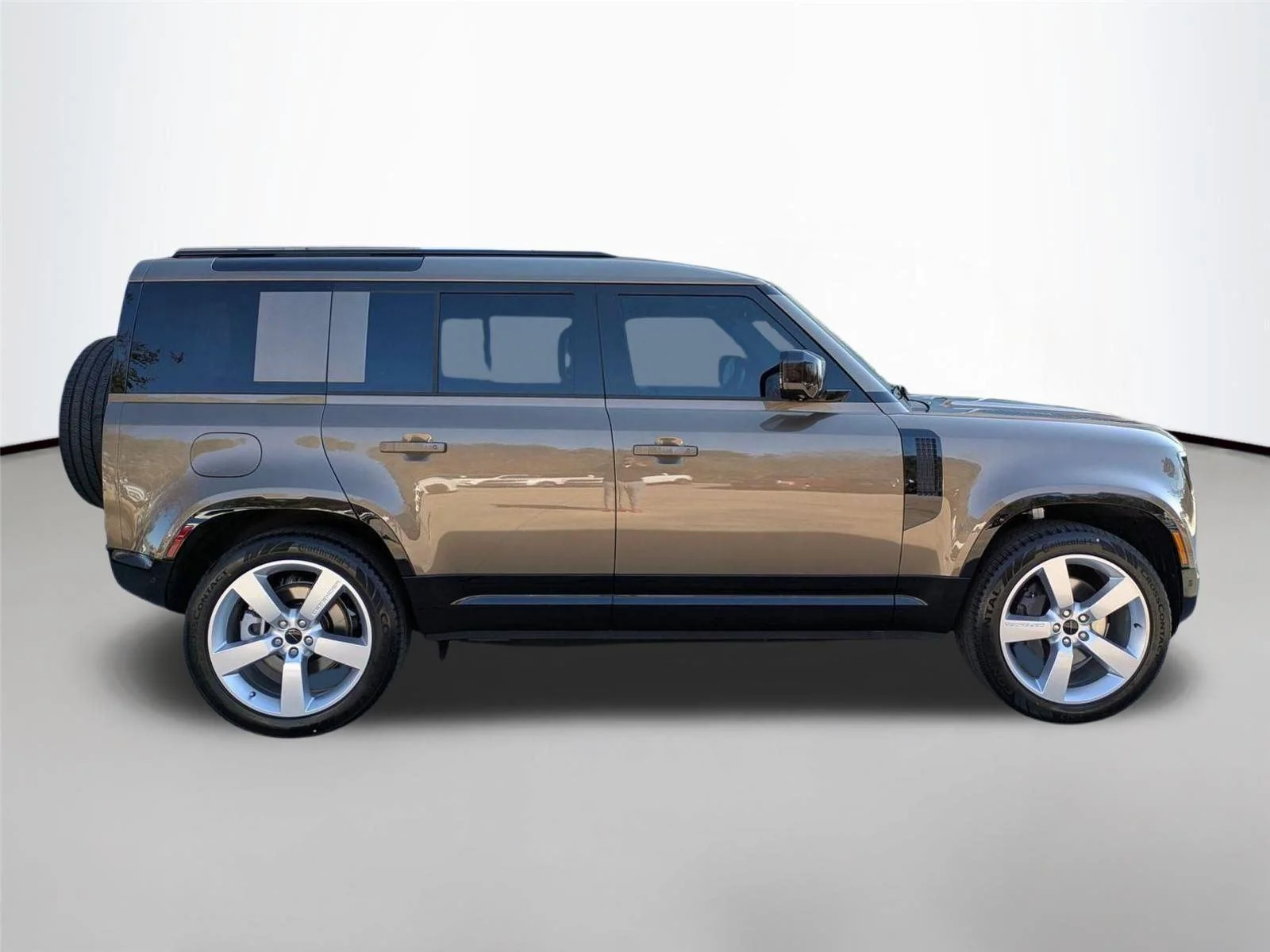 Used 2026 Gondwana Stone Metallic Land Rover X-Dynamic SE image 4