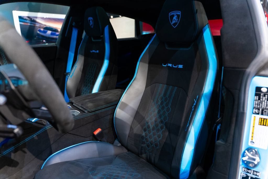 Used 2024 Blu Cepheus Metallic Lamborghini Performante image 4