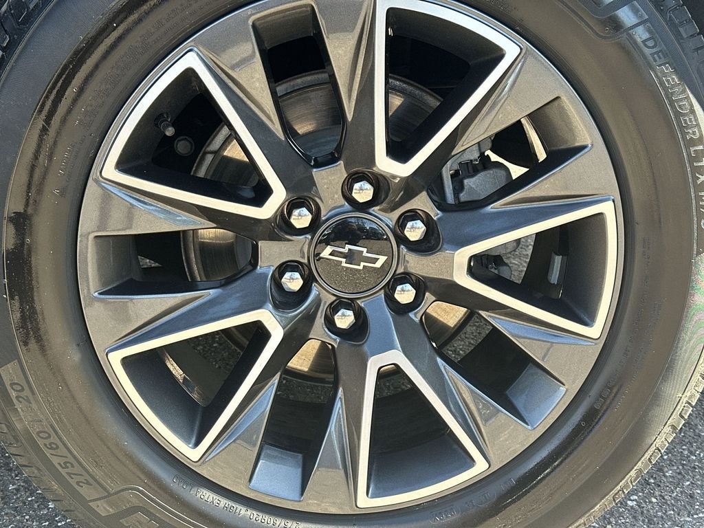 Used 2022 Black Chevrolet Z71 image 14
