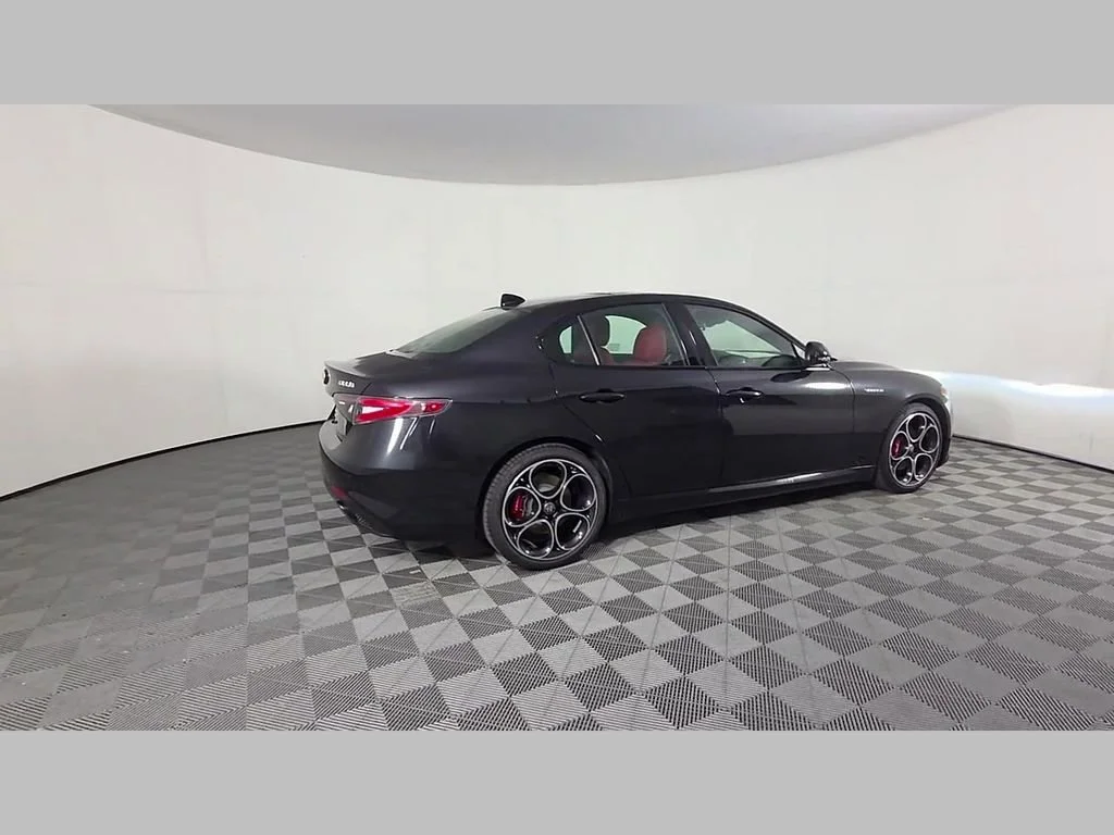 New 2026 Vulcano Black Metallic Alfa Romeo Base image 27