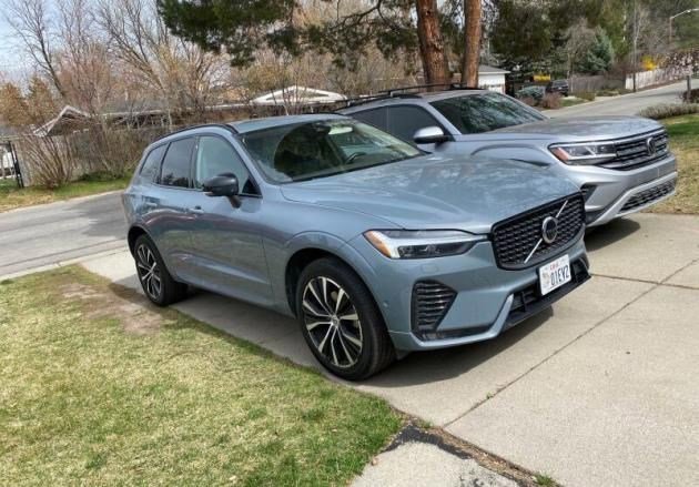 2023 Volvo XC60 B5 Plus Dark Theme AWD's photo