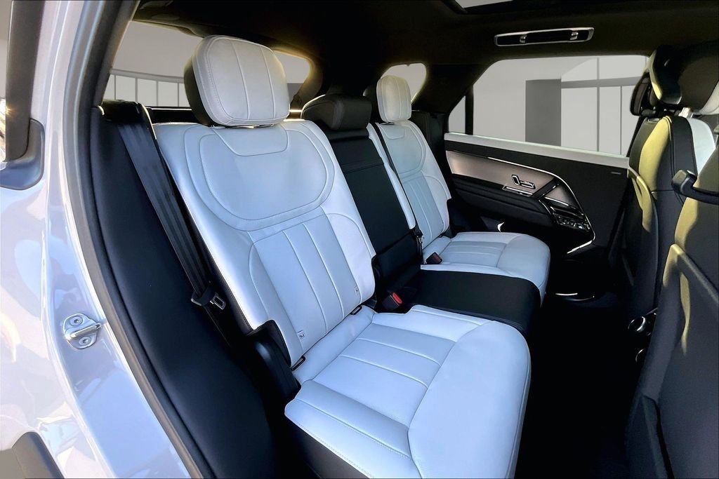 New 2026 BORASCO GREY Land Rover Dynamic SE image 10
