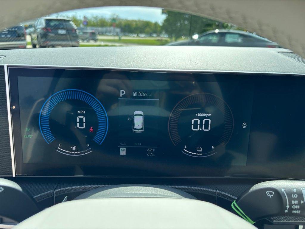 New 2026 White Hyundai SE image 23