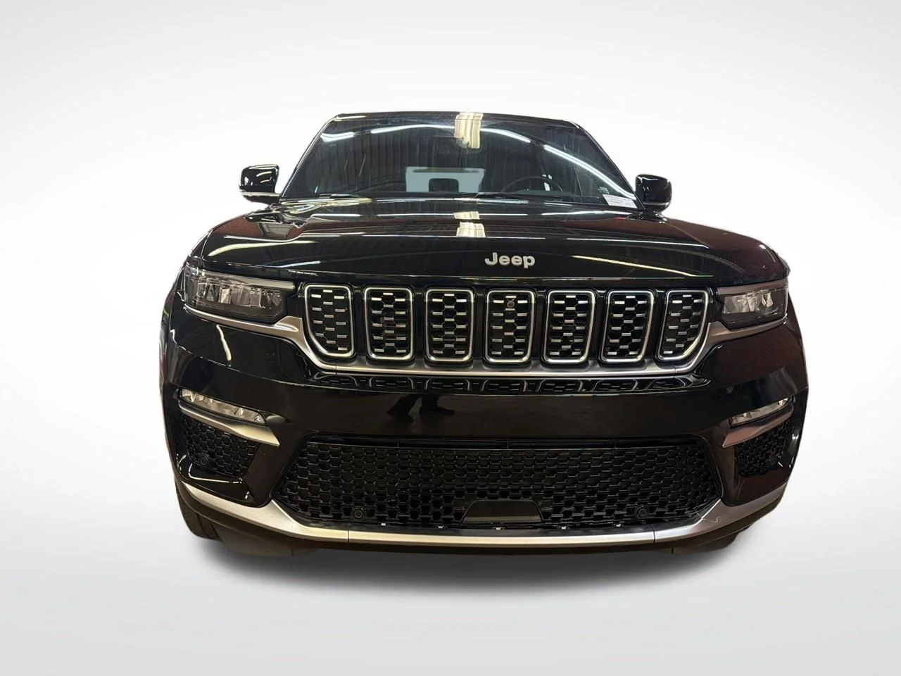Used 2025 Diamond Black Jeep Summit image 10