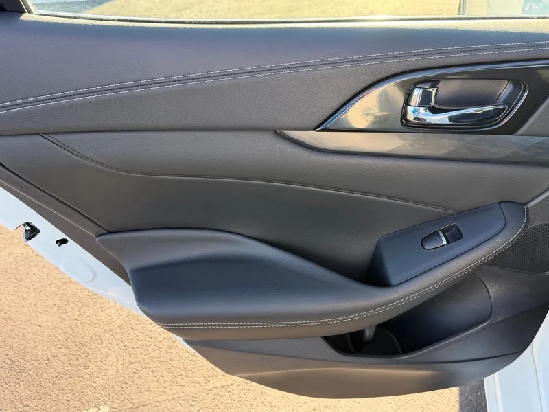 Used 2019 Pearl White Trico Nissan Platinum image 18
