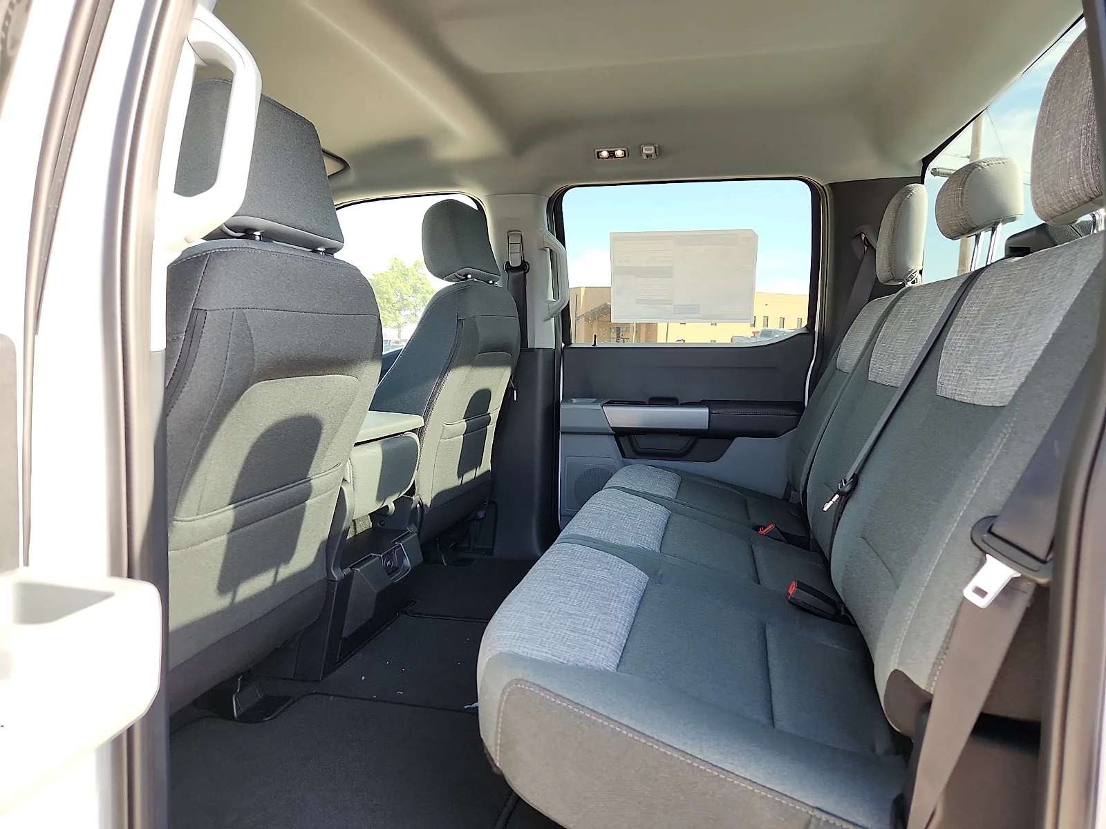 New 2027 Oxford White Ford XLT image 18