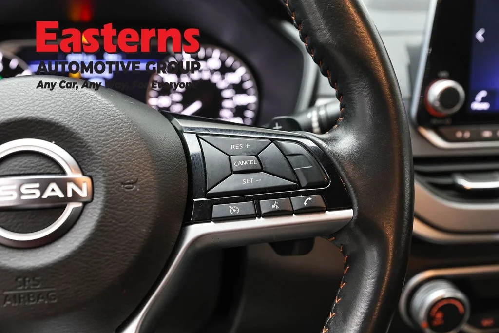 Used 2023 Red Nissan 2.5 SR image 16