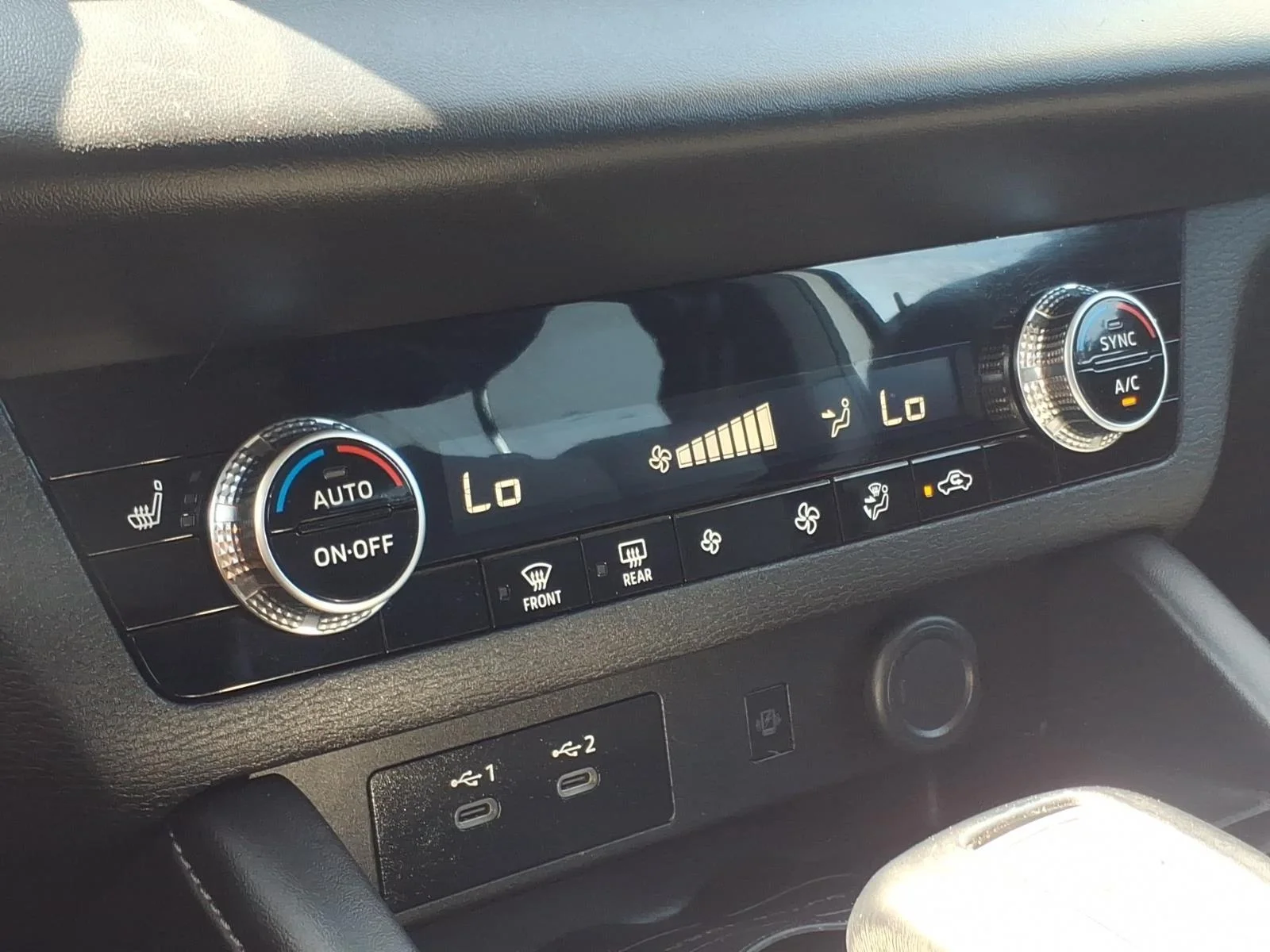 Used 2025  Mitsubishi SE image 25