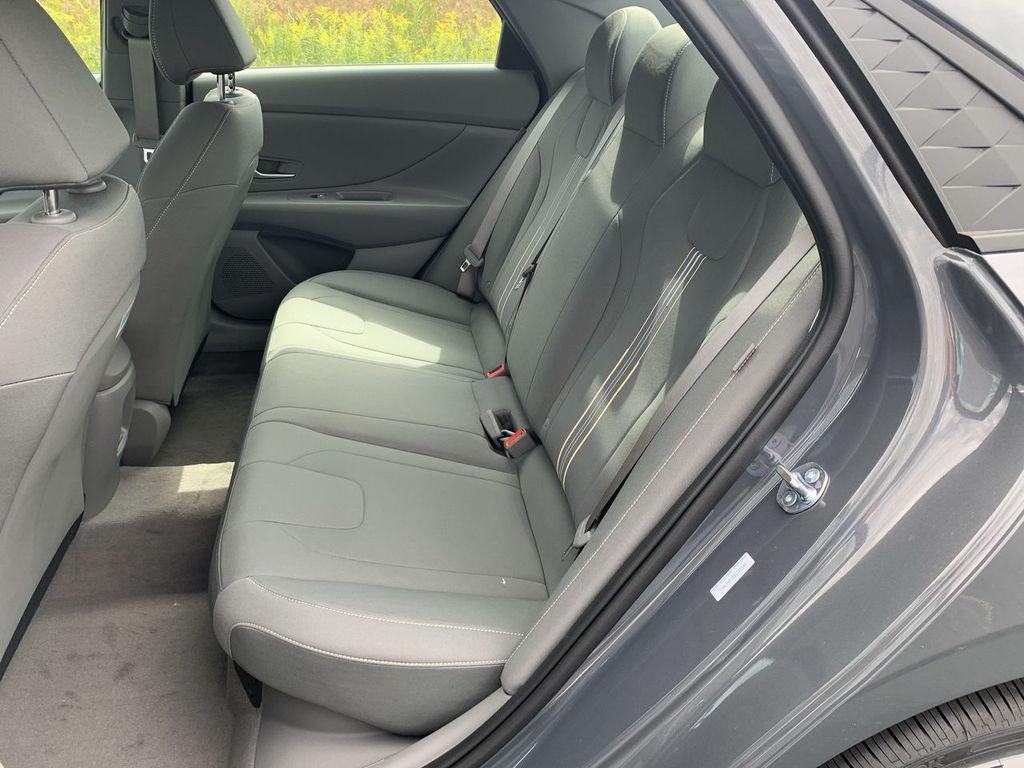 2025 Hyundai Elantra Blue - Photo 23