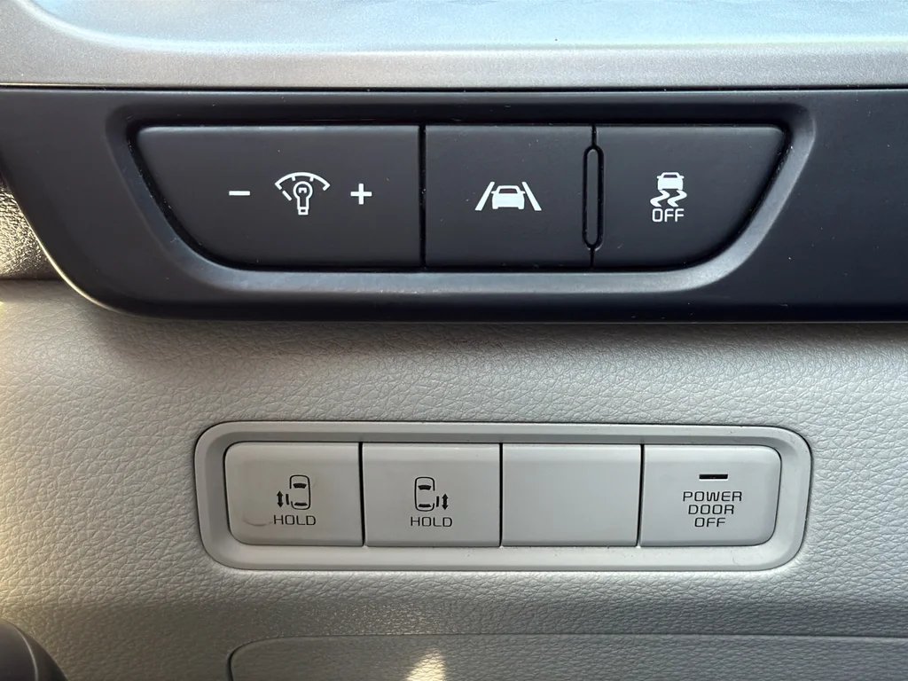 Used 2024 White Kia LX image 22
