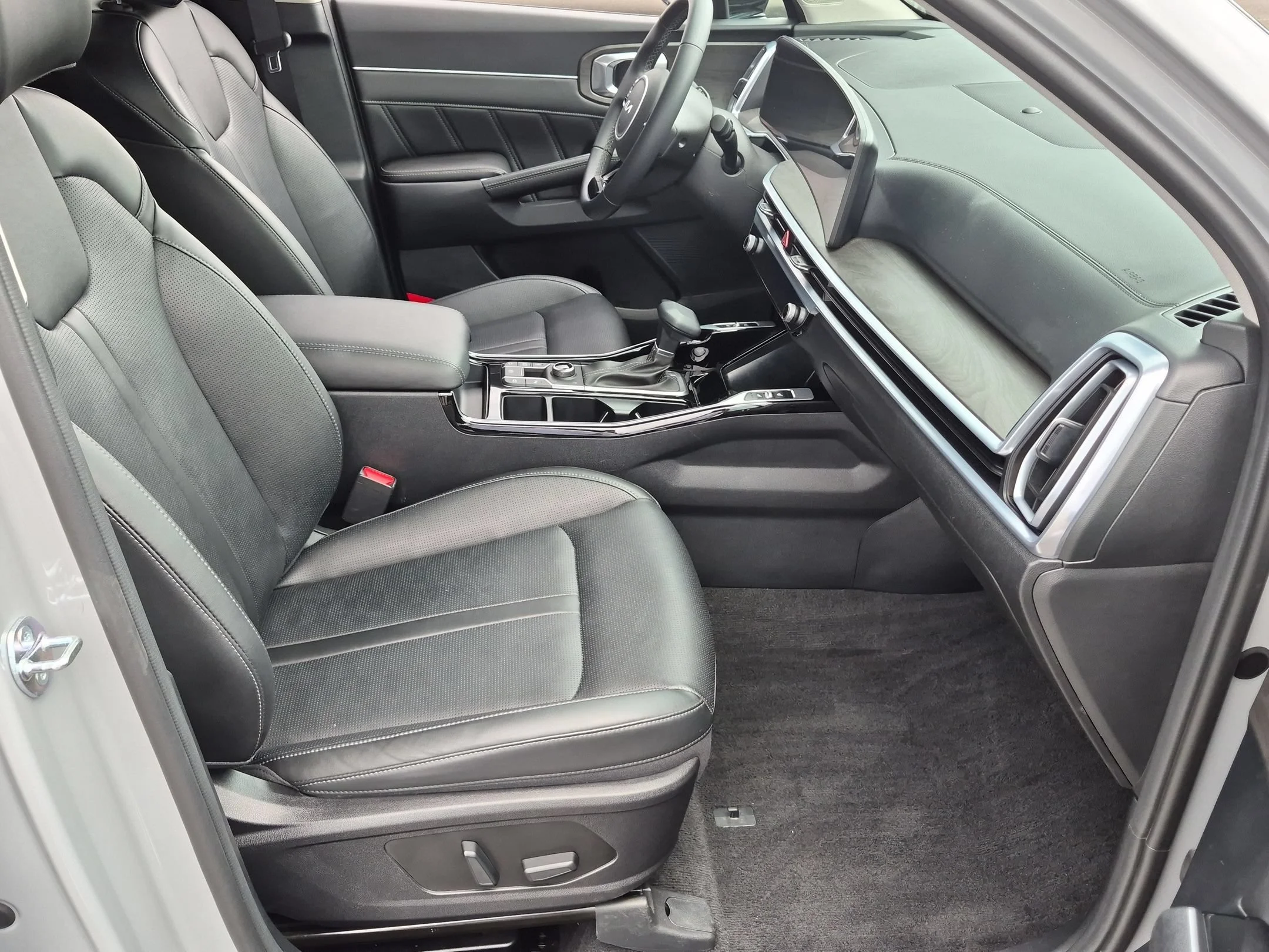 Used 2025 Wolf Gray Kia X-Line SX image 28