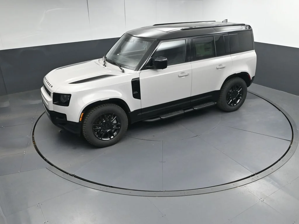 Certified Used 2026 Gray Land Rover X-Dynamic SE image 31