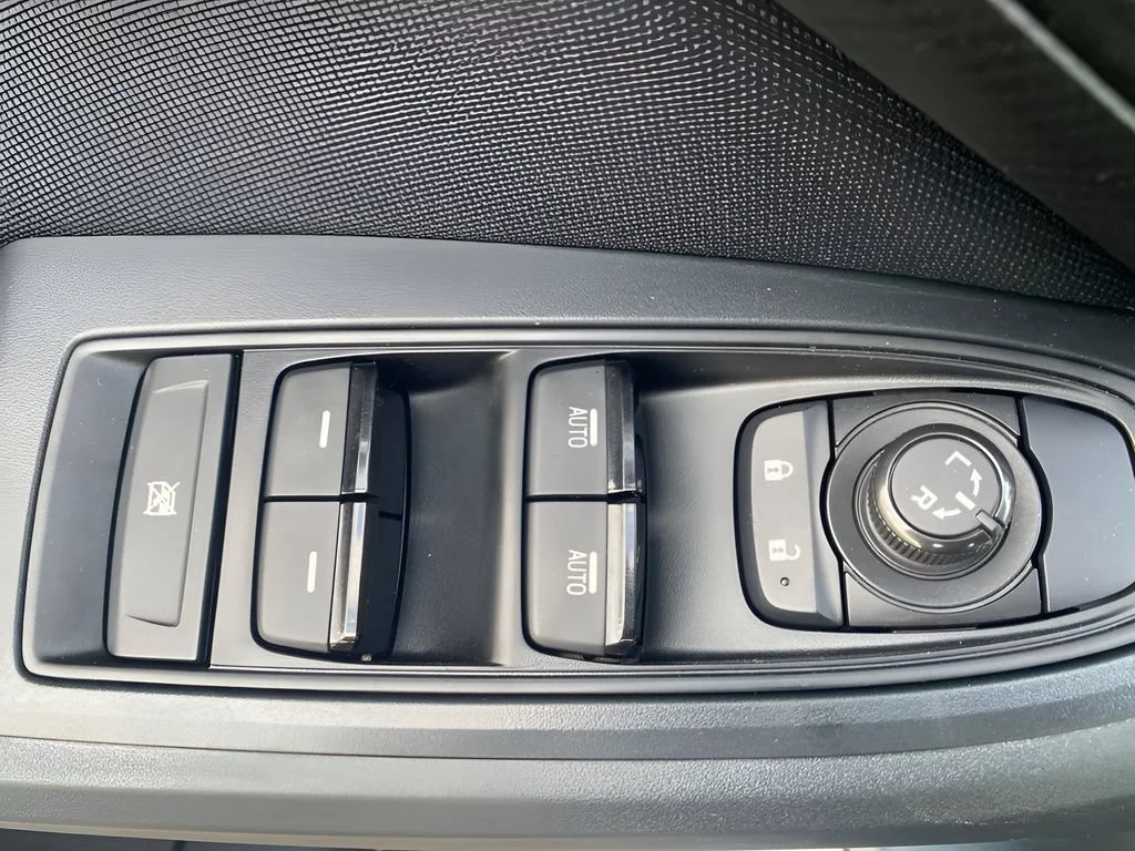 Used 2020  Subaru Premium image 10