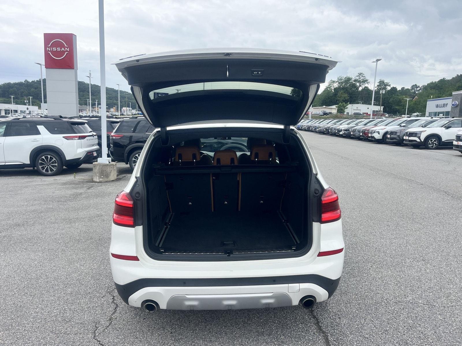 Used 2021 Alpine White BMW xDrive30i image 7