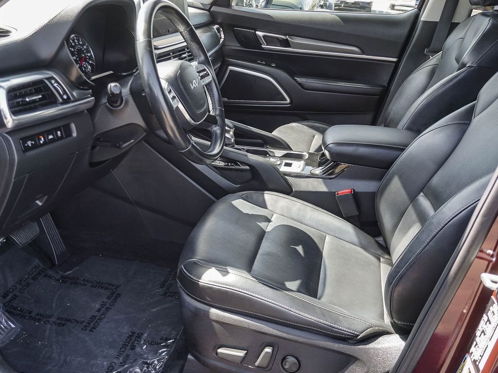 Used 2022 Purple Kia S image 17