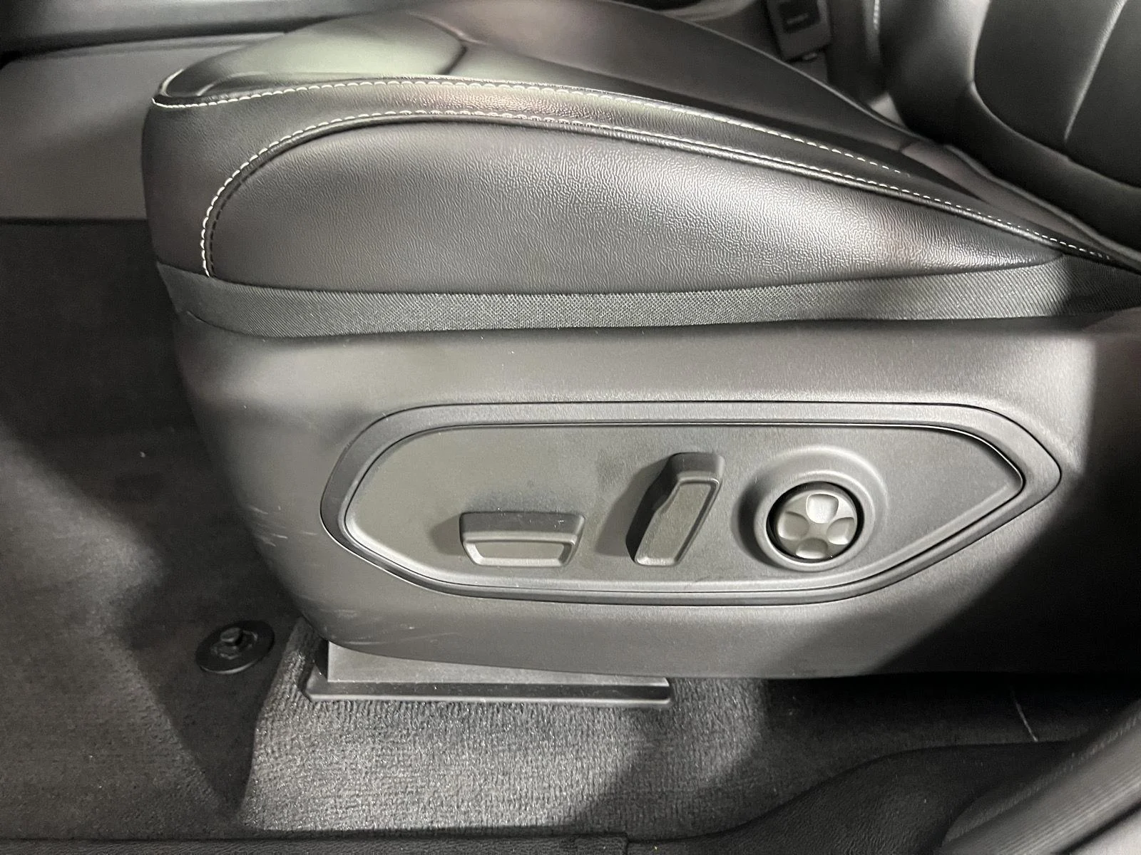 Used 2025 Bright White Clearcoat Jeep Limited image 14