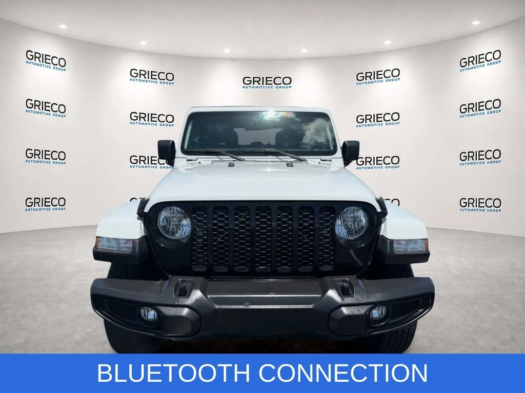Used 2022 White Jeep Altitude 4x4 image 2