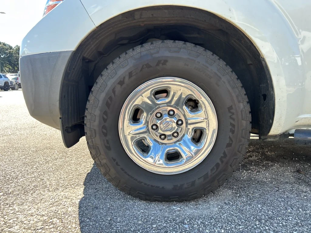 Used 2016  Nissan  image 6