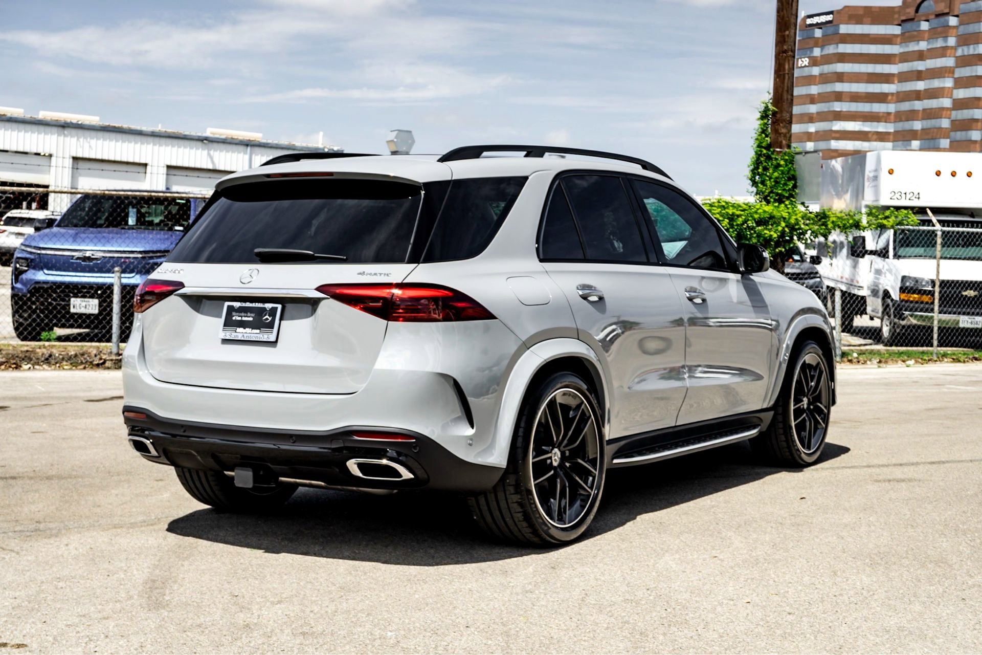 New 2026 MANUFAKTUR Alpine Grey Mercedes-Benz GLE 450 image 4