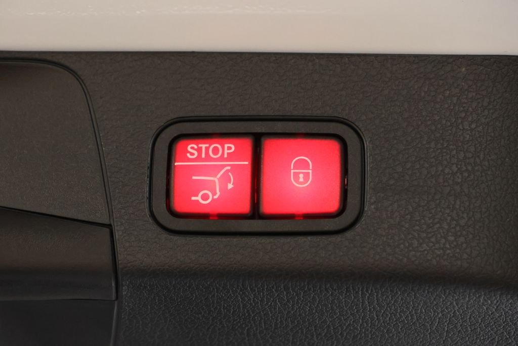 Used 2026 Night Black Mercedes-Benz GLB 250 image 58