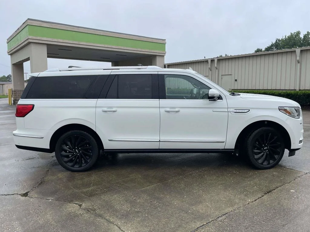 Used 2020 White Lincoln Reserve image 2