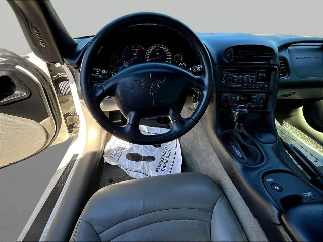Used 2002 White Chevrolet Base image 11