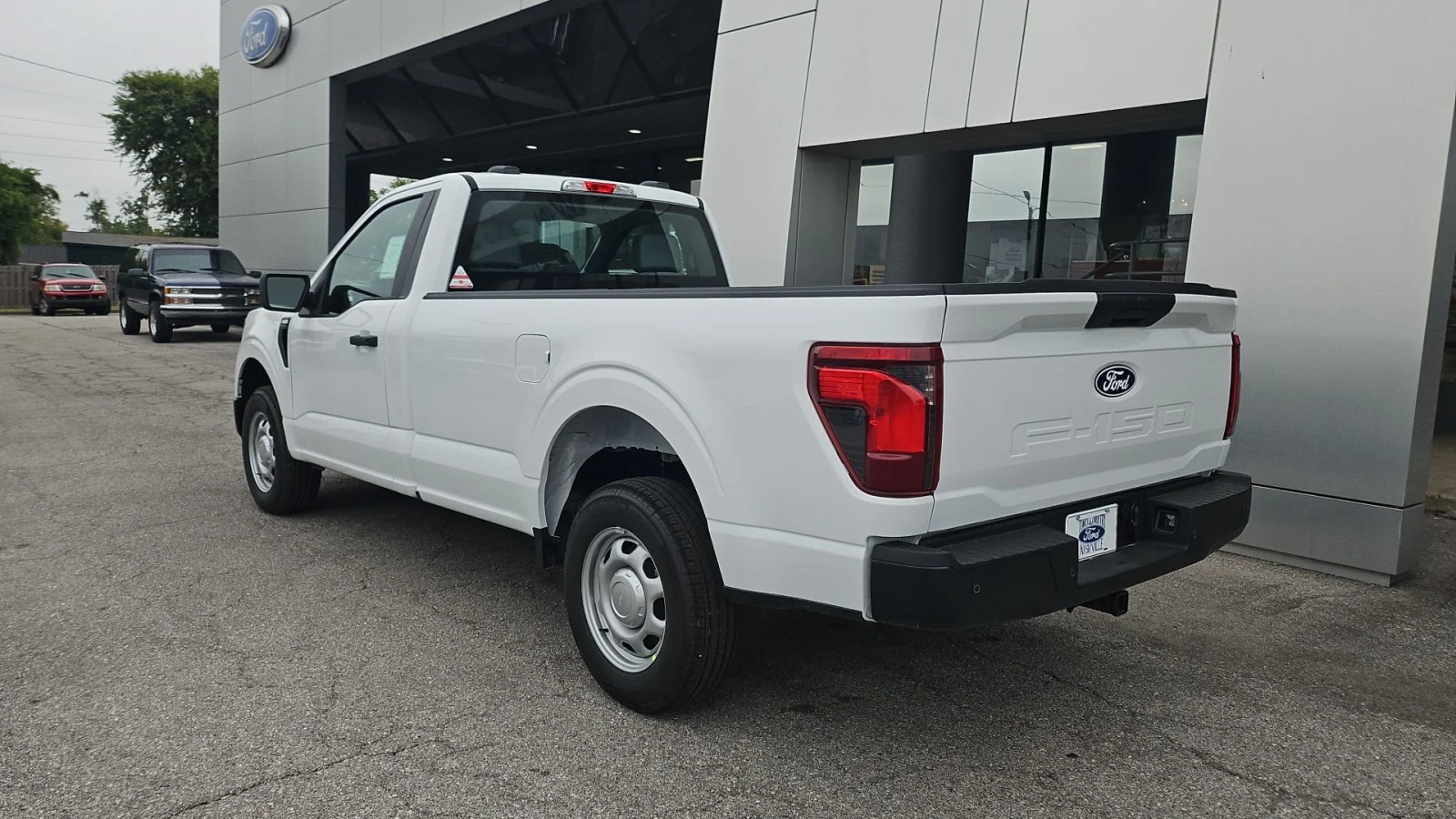 New 2026 Oxford White Ford XL 2WD image 3