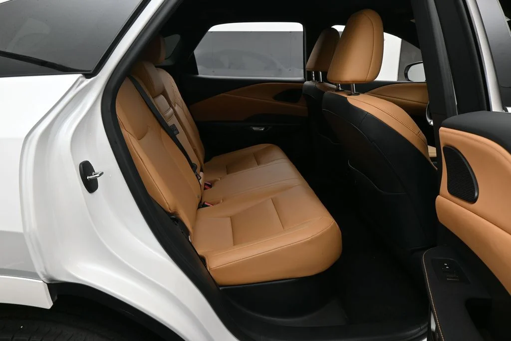Used 2025 White Pearl Lexus 350 image 37