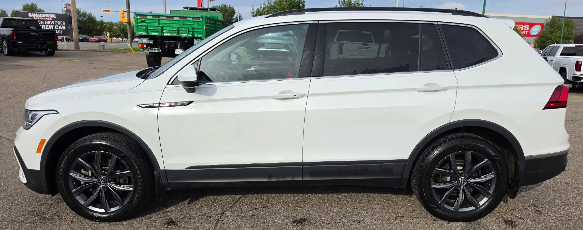 Used 2022 White Volkswagen Comfortline image 2