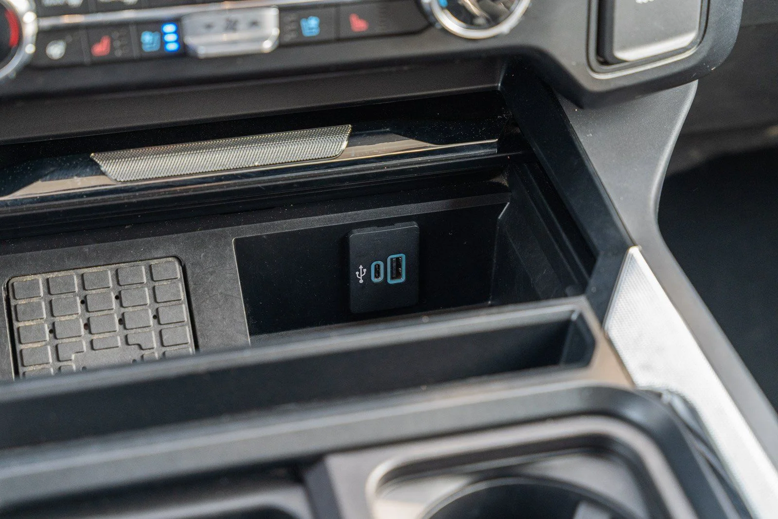 Used 2024 White Ford Lariat image 31