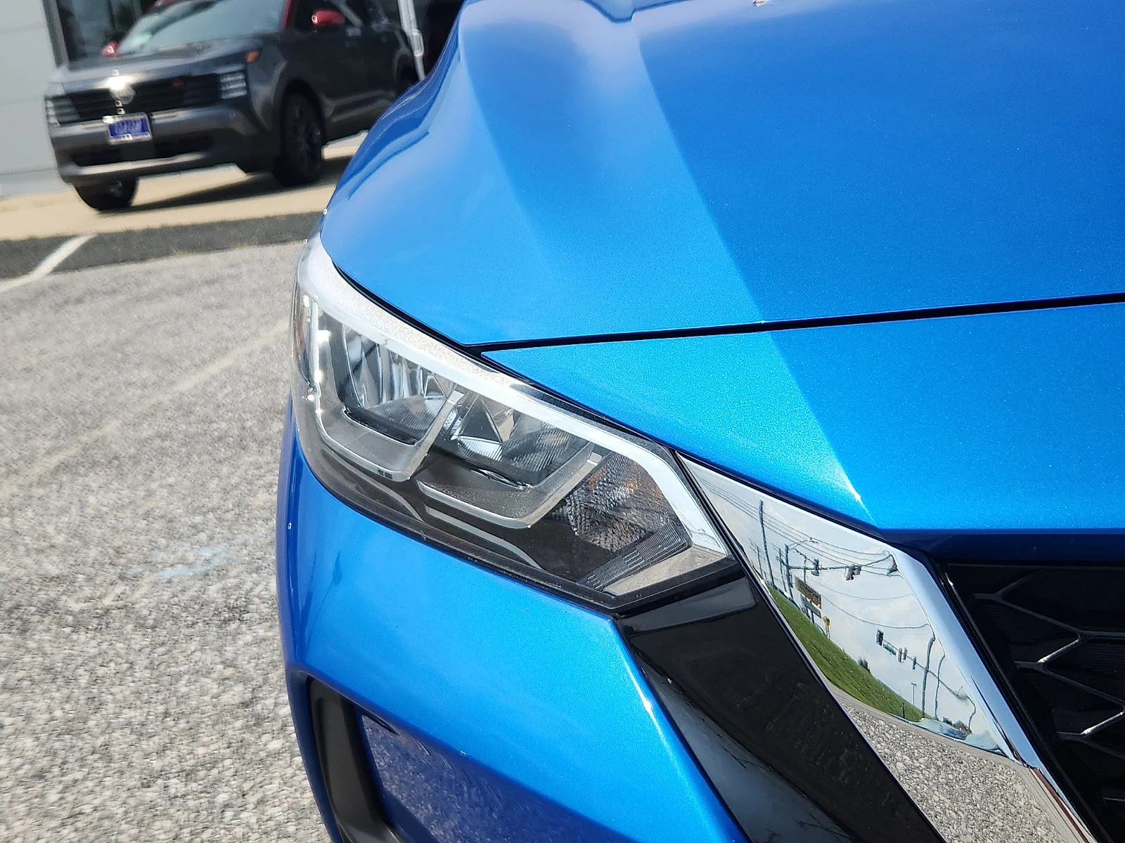 Used 2023 Electric Blue Metallic Nissan SV image 9