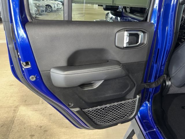 Used 2020 Ocean Blue Metallic Clearcoat Jeep Unlimited Sahara image 16