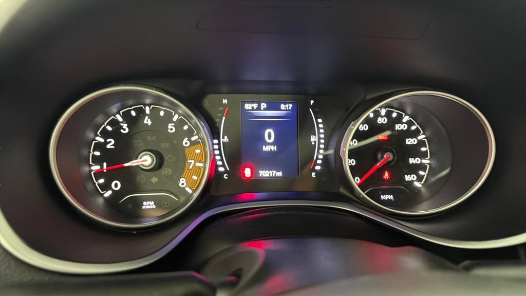 Used 2020 Silver Jeep Latitude FWD image 20