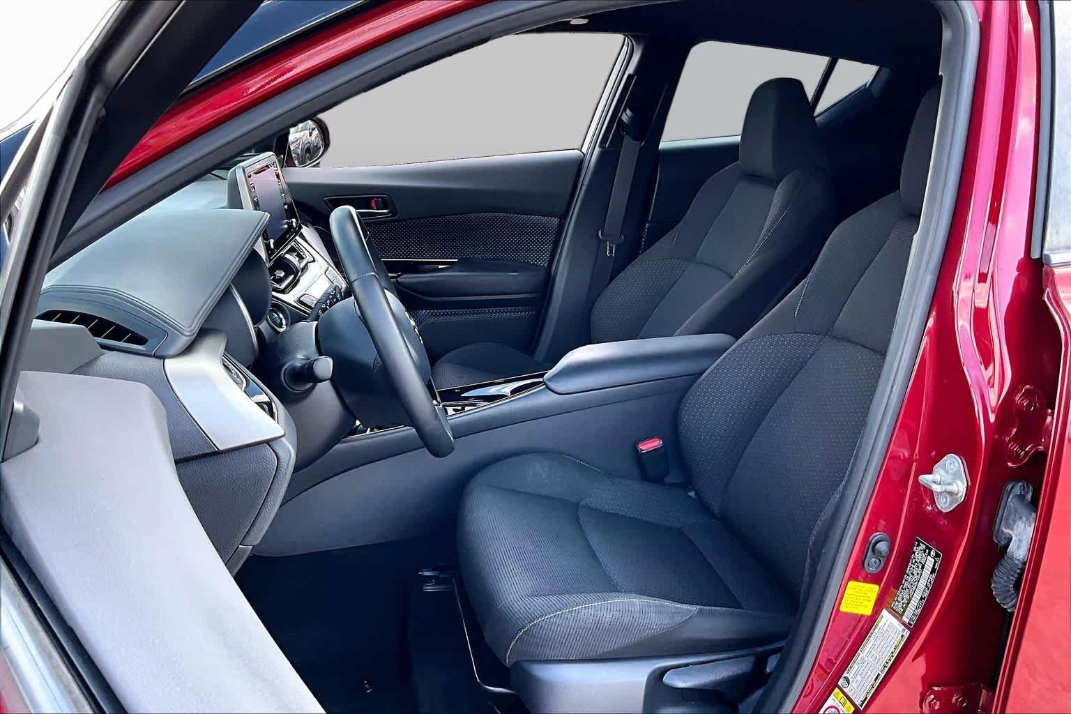 Used 2019 Ruby Flare Pearl w/Black Roof Toyota XLE image 8