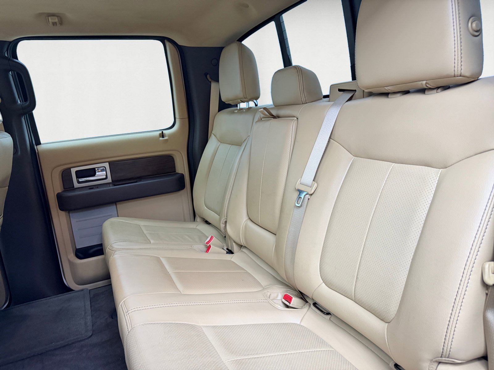 Used 2013 White Platinum Ford Lariat image 13