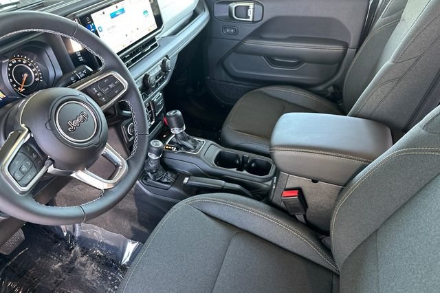 2025 Jeep Wrangler 4-Door Sahara - Photo 2