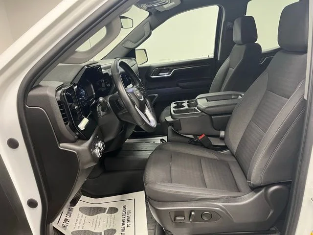 Used 2023 White GMC SLE image 18