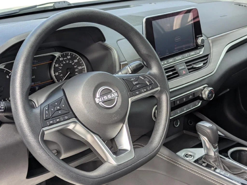 Used 2023 White Nissan 2.5 SV image 14