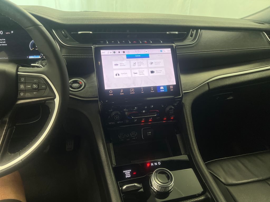 Used 2024 Silver Jeep Limited image 20