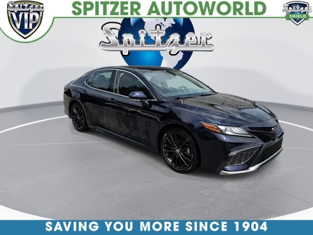 Used 2022  Toyota XSE image 2