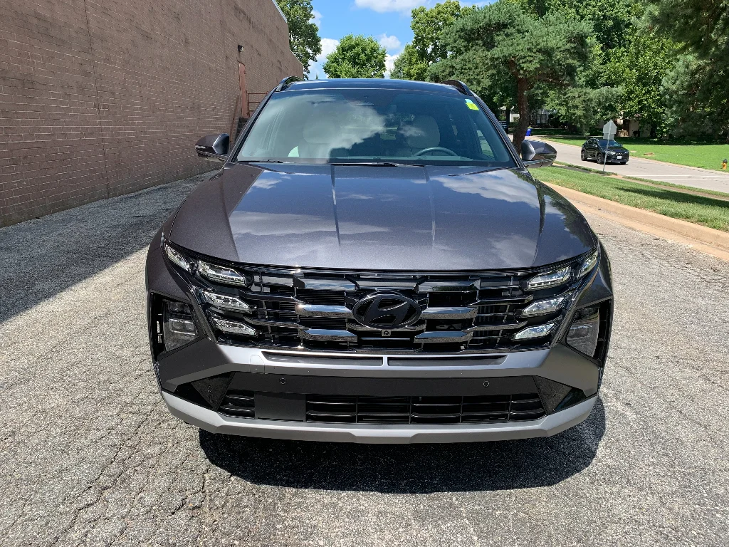 Used 2025 Titan Gray Hyundai Limited image 8