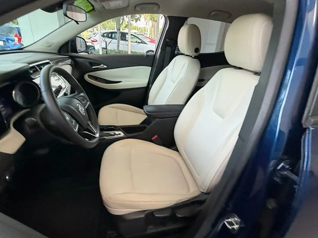 Used 2023 Blue Buick Preferred image 9