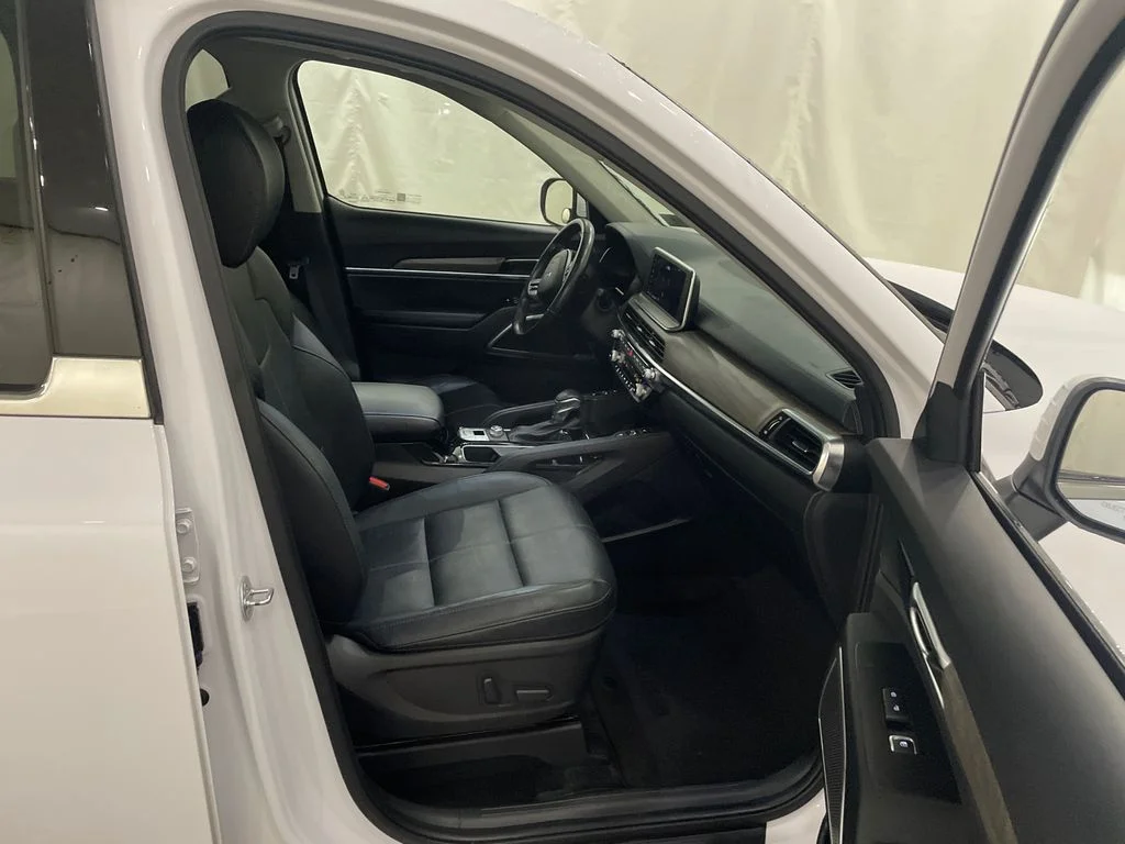 Used 2022 Glacial White Pearl Kia EX image 25