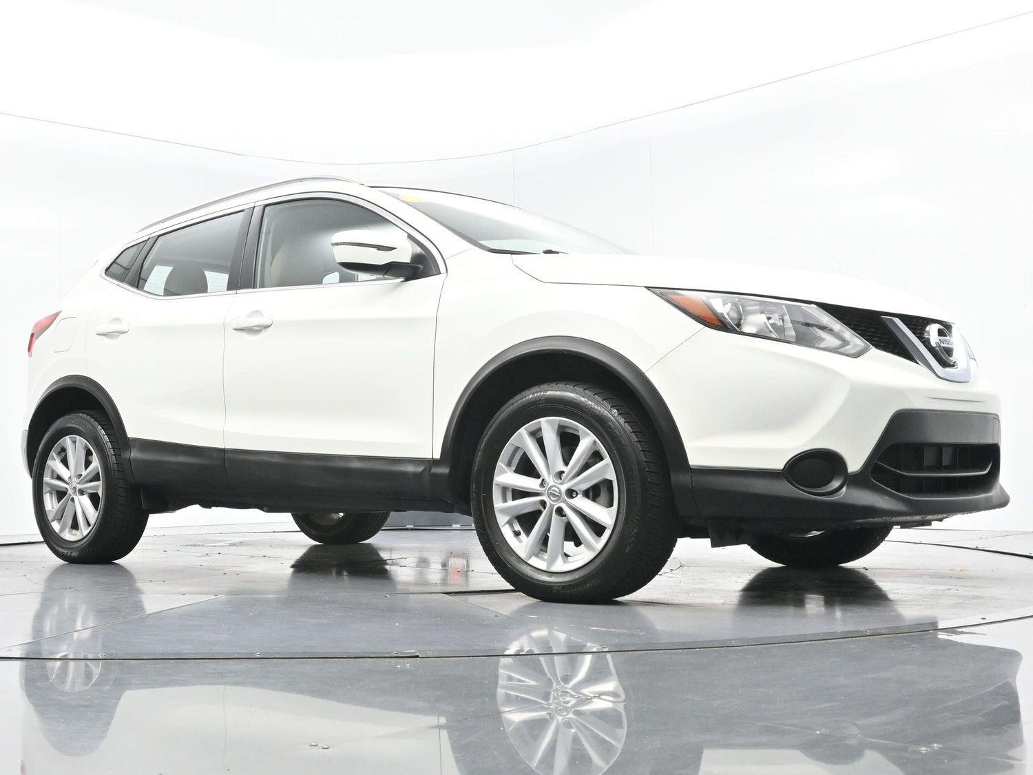 Used 2017 Glacier White Nissan SV image 43