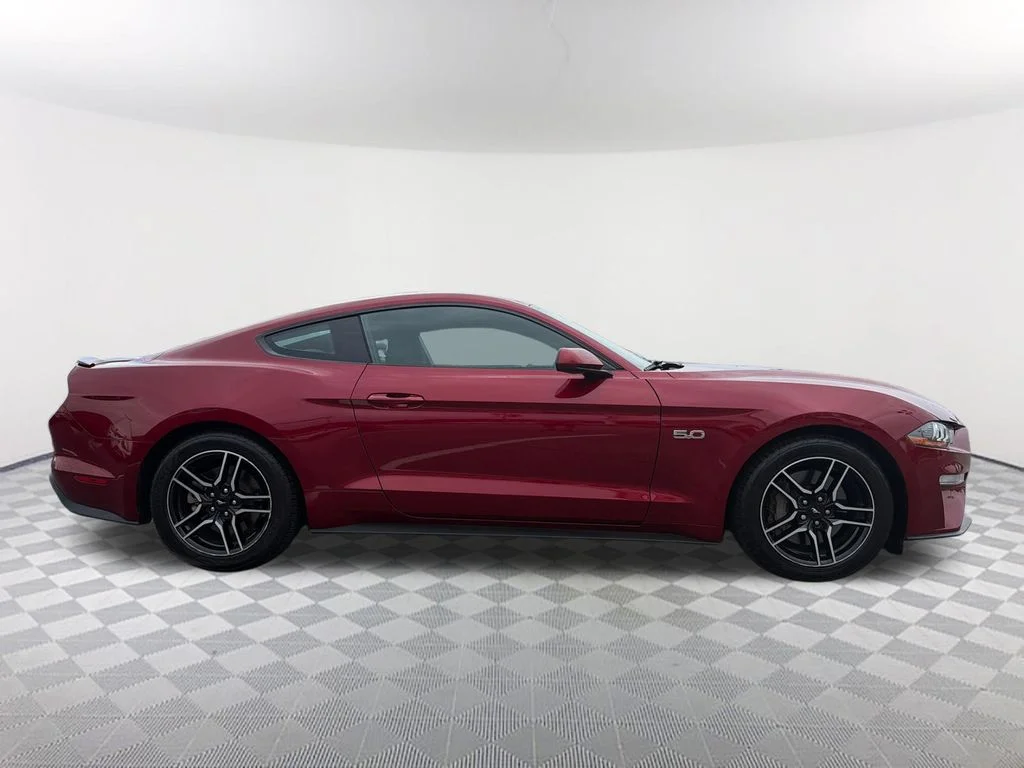 Used 2018 Red Ford GT image 4