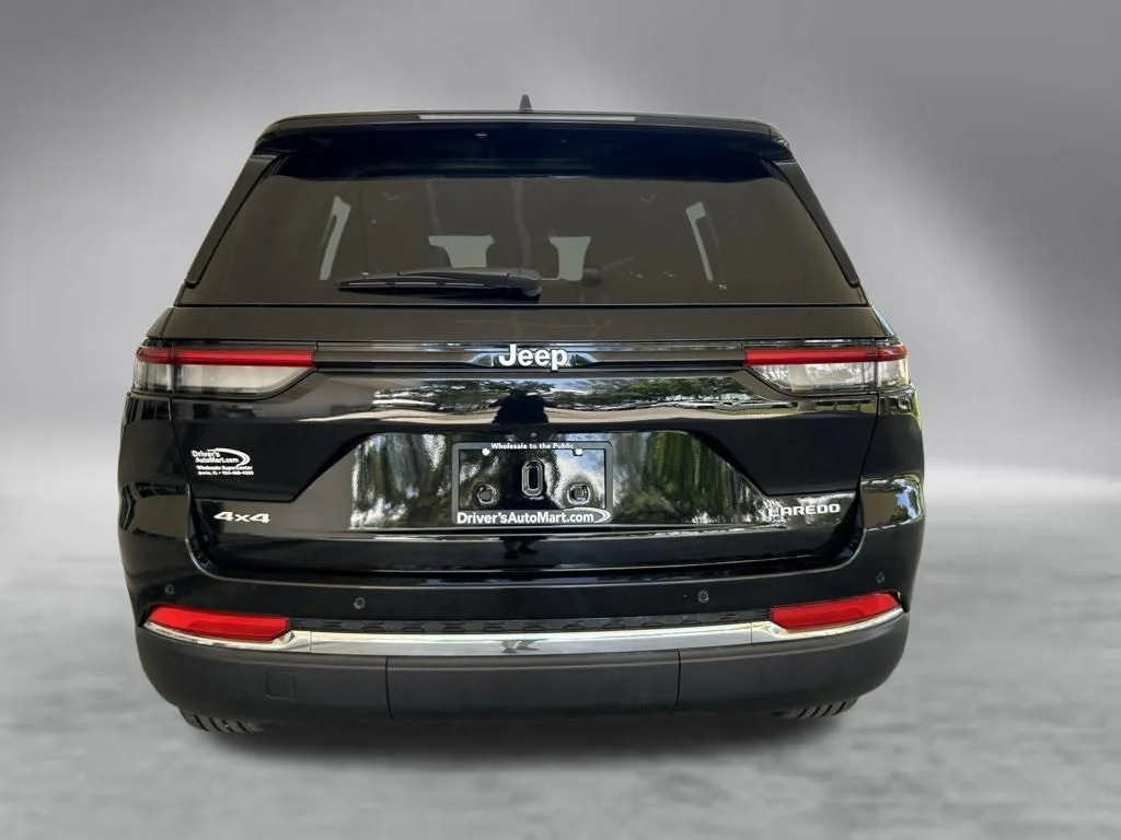Used 2025 Black Jeep Laredo image 30
