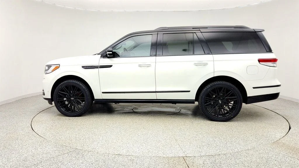 Used 2024 Pristine White Metallic Tri-Coat Lincoln Black Label 4x4 image 8